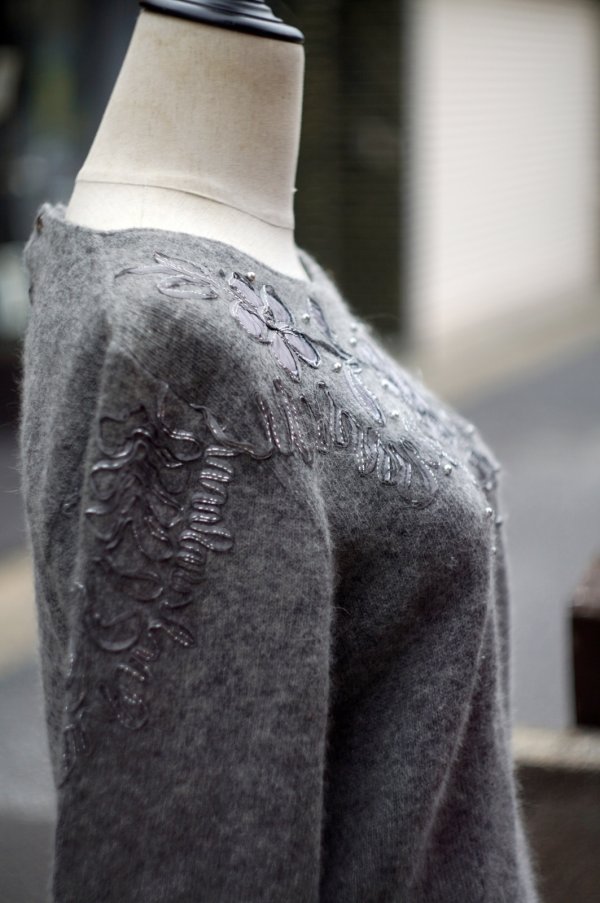 画像5: "marisa christina" お花のリボン刺繍 グレー系 ニット ウール クルーネック ビーズ ラメ [12931]