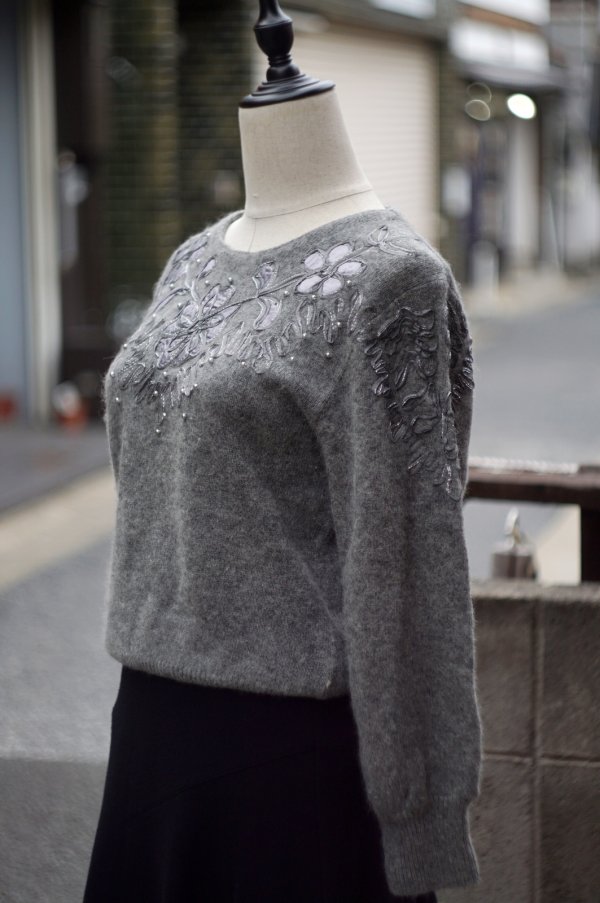 画像13: "marisa christina" お花のリボン刺繍 グレー系 ニット ウール クルーネック ビーズ ラメ [12931]