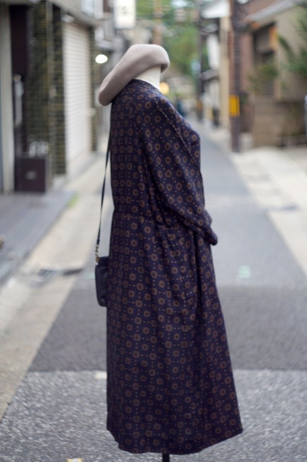 画像2: エスニック柄 ネイビー×ブラウン 長袖 レトロワンピース ラウンドネック[20345]