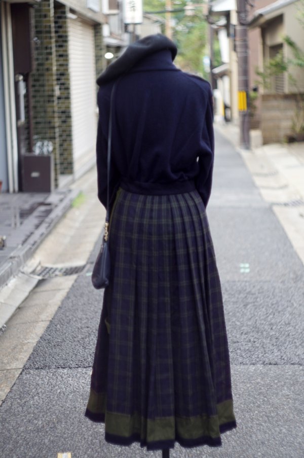 画像8: ”FAEROEIS” ネイビー カシミヤ 無地 ニット タートルネック[20348]