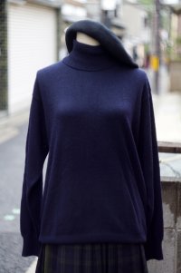 ”FAEROEIS” ネイビー カシミヤ 無地 ニット タートルネック[20348]