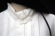 画像3: "Mercredi" 無地 白 長袖 ブラウス プリーツ スタンドカラー [20360] (3)