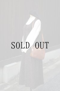 ”LUCINA” 黒 総柄 ジャンパースカート 腰リボン[20364]