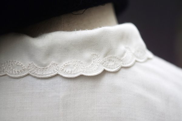 画像8: "Seraza Roman" 無地 白 長袖 ブラウス レギュラーカラー スカラップ 刺繍  ビーズ ピンタック[20391]