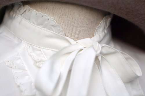 他の写真1: "Tokyo Blouse" 無地 白 長袖 ブラウス フリルスタンドカラー ボウタイ[20439]