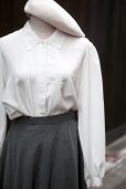 画像2: ”ER ROCHE” 白 長袖 ブラウス レギュラーカラー ピンタック 比翼[20460] (2)