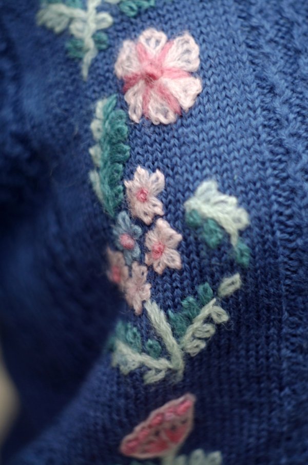 画像4: "SUSAN BRISTOL" 無地  ブルー系 ニット ウール ラウンドネック お花 [20458]