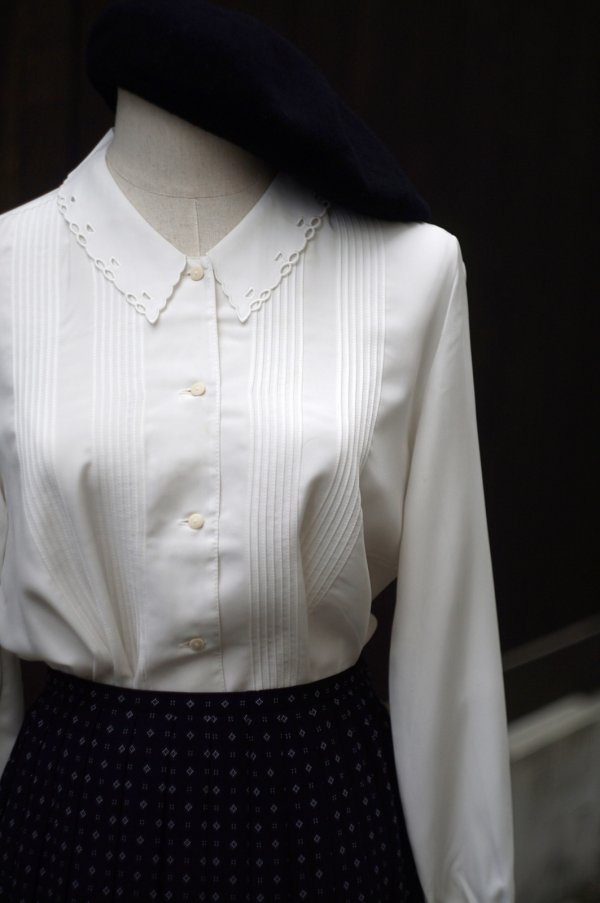 画像2: ”PER QUANIO” 白 長袖 ブラウス レギュラーカラー ピンタック カッティングレース[20485]