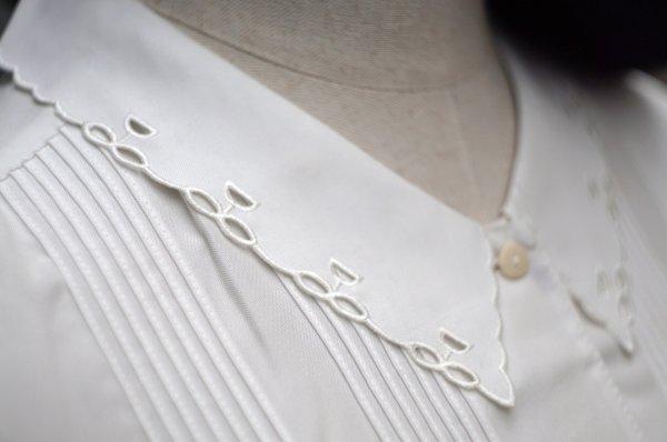 画像4: ”PER QUANIO” 白 長袖 ブラウス レギュラーカラー ピンタック カッティングレース[20485]