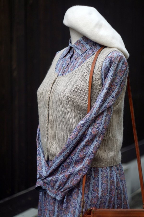 画像5: "LIBERAL" 無地 リネン グレージュ ベスト ラウンドネック 前開き ニット[20484]