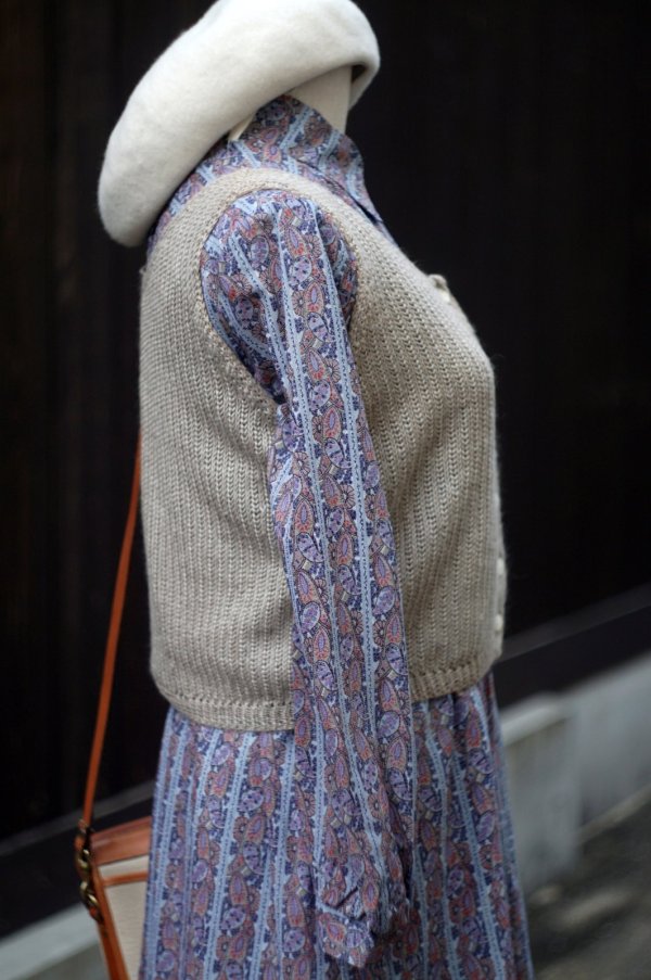 画像6: "LIBERAL" 無地 リネン グレージュ ベスト ラウンドネック 前開き ニット[20484]