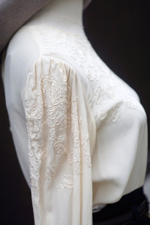 画像6: アイボリー 長袖 シルク ブラウス ラウンドネック お花 刺繍 [20488]