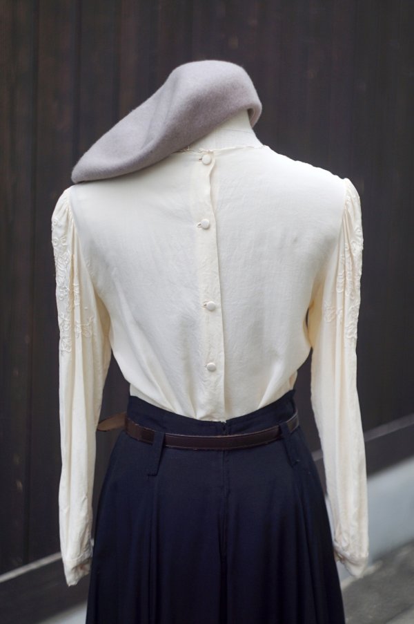 画像5: アイボリー 長袖 シルク ブラウス ラウンドネック お花 刺繍 [20488]