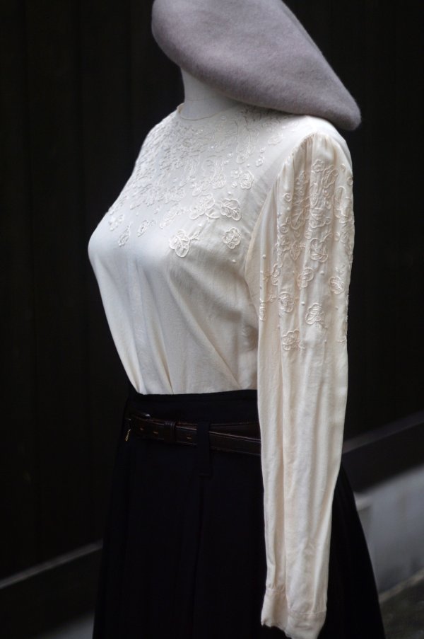 画像4: アイボリー 長袖 シルク ブラウス ラウンドネック お花 刺繍 [20488]