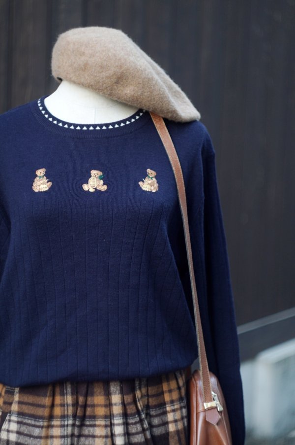 画像2: "WHITE ITARKIARD" 無地  ネイビー系 ニット ウール混 ラウンドネック くま [20493]