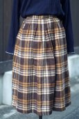 画像1: "yellow club" タータンチェック柄  ブラウン系 スカート フレア w65cm[20494] (1)