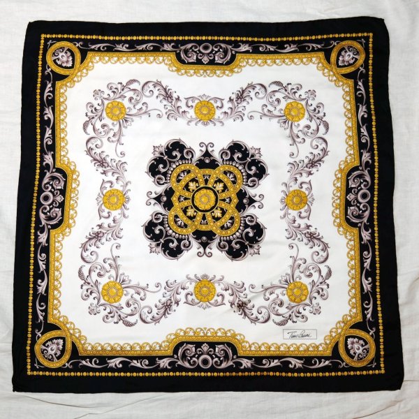 画像1: 黒系 シルク 総柄  スカーフ 86cm×86cm[20552]