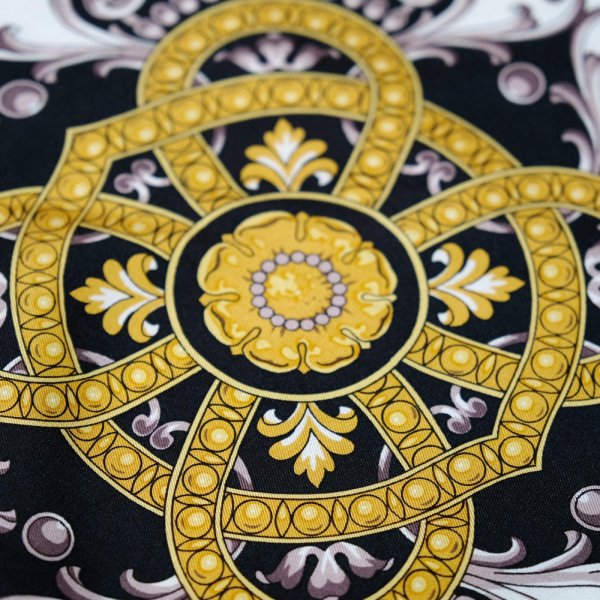 画像4: 黒系 シルク 総柄  スカーフ 86cm×86cm[20552]