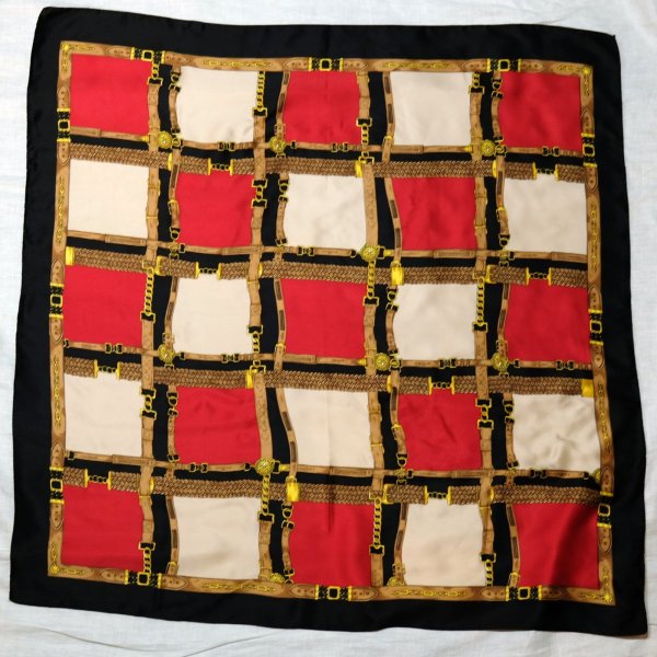 画像1: イタリア製 黒×赤×白  チェック柄  スカーフ 91cm×91cm[20561]