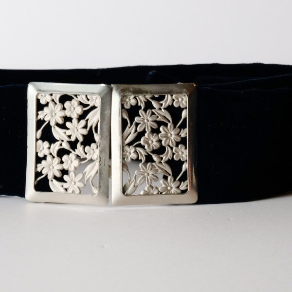 画像1: 無地 黒系 アンティークベルト お花  ベロア[20476]