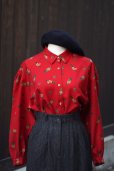 画像1: "VELLEJU" 総柄 赤 長袖 ブラウス レギュラーカラー ロンドン兵[20499] (1)