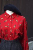 画像2: "VELLEJU" 総柄 赤 長袖 ブラウス レギュラーカラー ロンドン兵[20499] (2)