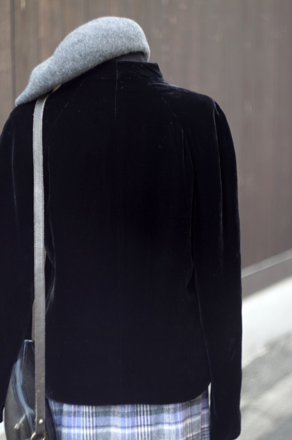 画像6: "ANNTAYLOR" 黒系 レーヨン シルク 無地  マオカラー  ベロア ジャケット[20518]