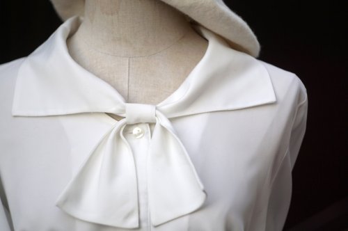 他の写真1: "PIAPLUCK" 無地 白 長袖 ブラウス ボウタイカラー [20528]