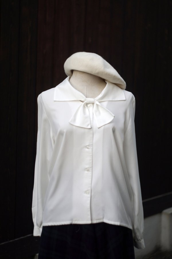 画像4: "PIAPLUCK" 無地 白 長袖 ブラウス ボウタイカラー [20528]
