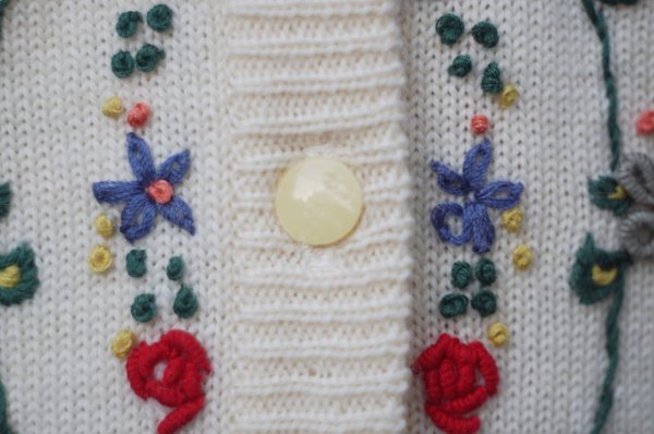 画像4: 無地 アイボリー  ニット カーディガン スタンドカラー お花 刺繍[20520]