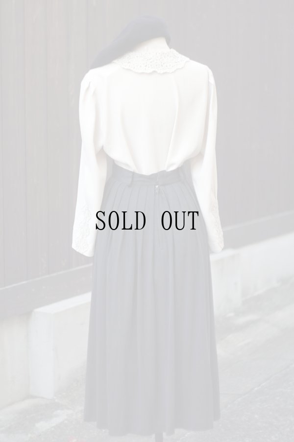 画像9: "Hana no blouse" 無地 グレー系 長袖 ブラウス 比翼 レース襟[20519]