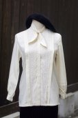 画像6: 無地 アイボリー 長袖 ブラウス ボウタイカラー レース プリーツ 比翼[20537] (6)