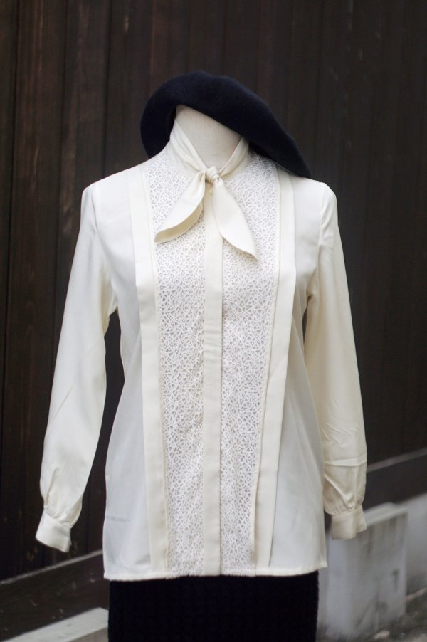 画像6: 無地 アイボリー 長袖 ブラウス ボウタイカラー レース プリーツ 比翼[20537]