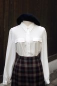 画像1: ”BALENCIAGA” 無地 白 長袖 ブラウス レギュラーカラー 比翼 ポケット風[20538] (1)