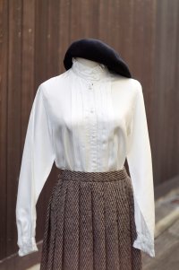 ”THE INFORMATION” 無地 白 長袖 ブラウス フリルスタンドカラー フリル プリーツ[20580]