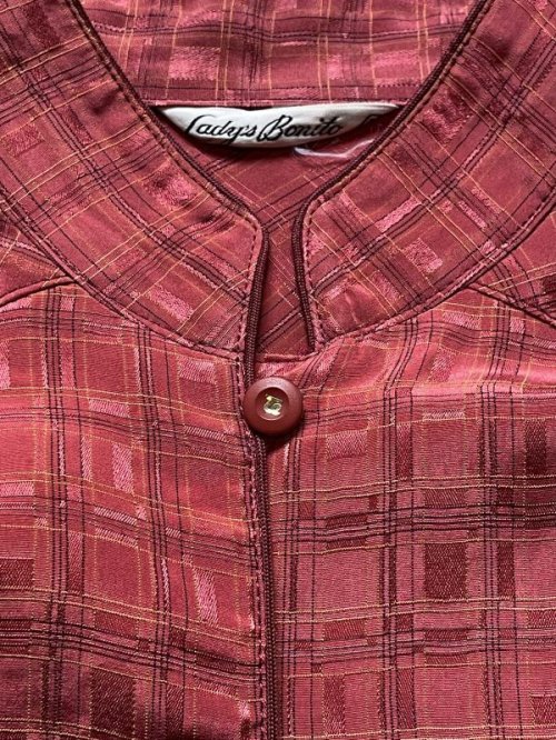 他の写真1: チェック柄 赤系 長袖 ブラウス マオカラー [16765]