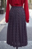 画像1: エスニック 花柄 黒×赤  スカート プリーツ/ｗ61cm[14292] (1)