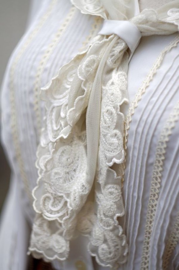 画像6: 無地 白 長袖 ブラウス レースカラー ボウタイ フリル [16741]