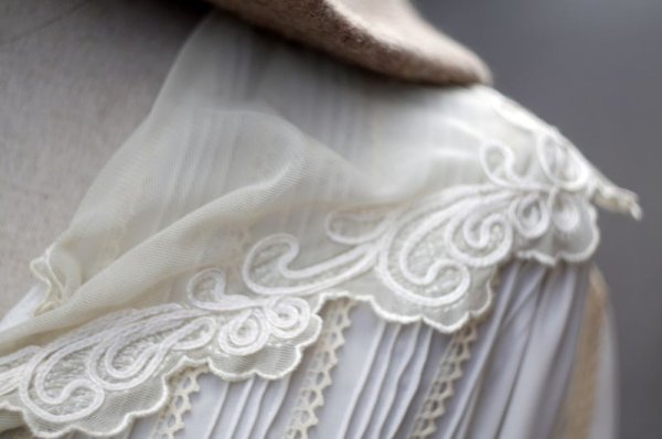 画像7: 無地 白 長袖 ブラウス レースカラー ボウタイ フリル [16741]