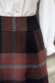 画像2: チェック柄 ブラウン×赤 ウール フレアスカート w62cm [17915] (2)