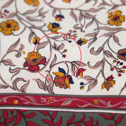 他の写真1: "PIERRE BALMAIN ピエールバルマン" 赤 カーキ系 花柄 スカーフ 77cm×77cm[20079]