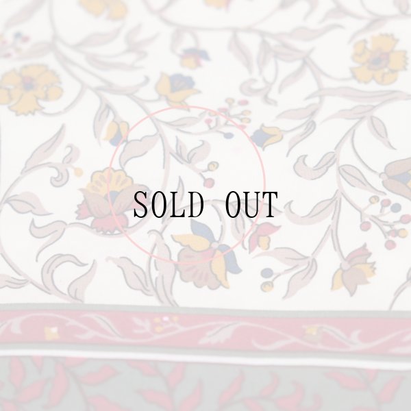 画像7: "PIERRE BALMAIN ピエールバルマン" 赤 カーキ系 花柄 スカーフ 77cm×77cm[20079]