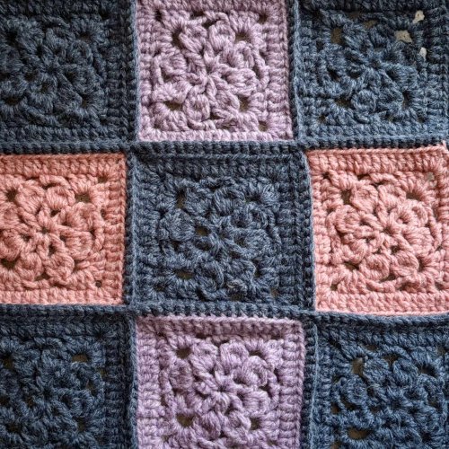 他の写真1: パープル系 かぎ針編み モチーフ編み ニットラグ 130×200cm WEB限定[19311]