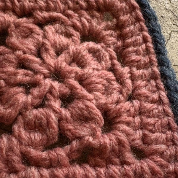 画像5: パープル系 かぎ針編み モチーフ編み ニットラグ 130×200cm WEB限定[19311]