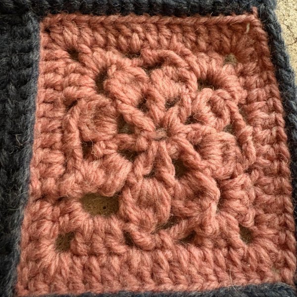 画像6: パープル系 かぎ針編み モチーフ編み ニットラグ 130×200cm WEB限定[19311]