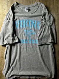 “VIKING”  GILDAN グレー×ライトブルー 半袖 プリント Tシャツ [17246]