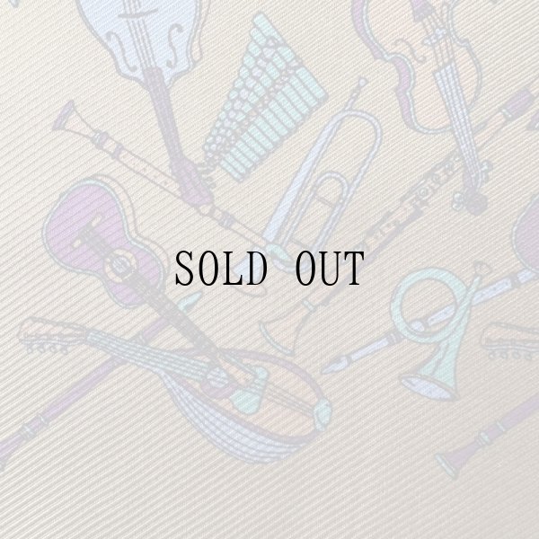 画像3: "Gianni Versace ヴェルサーチ" 楽器絵模様 シルク スカーフ 42cm×42cm[19939]