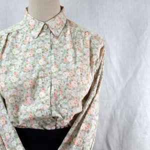 画像: 花柄 ピンク×グリーン 長袖 綿 ブラウス レギュラーカラー胸ポケット [12329]