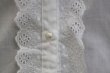 画像4: 無地 白 半袖 ブラウス フリルスタンドカラー 刺繍 お花モチーフ[17351]