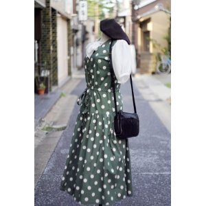 画像: ドット柄 緑×白 ジャンパースカート Uネック  ボタン ウエストリボン [17493]